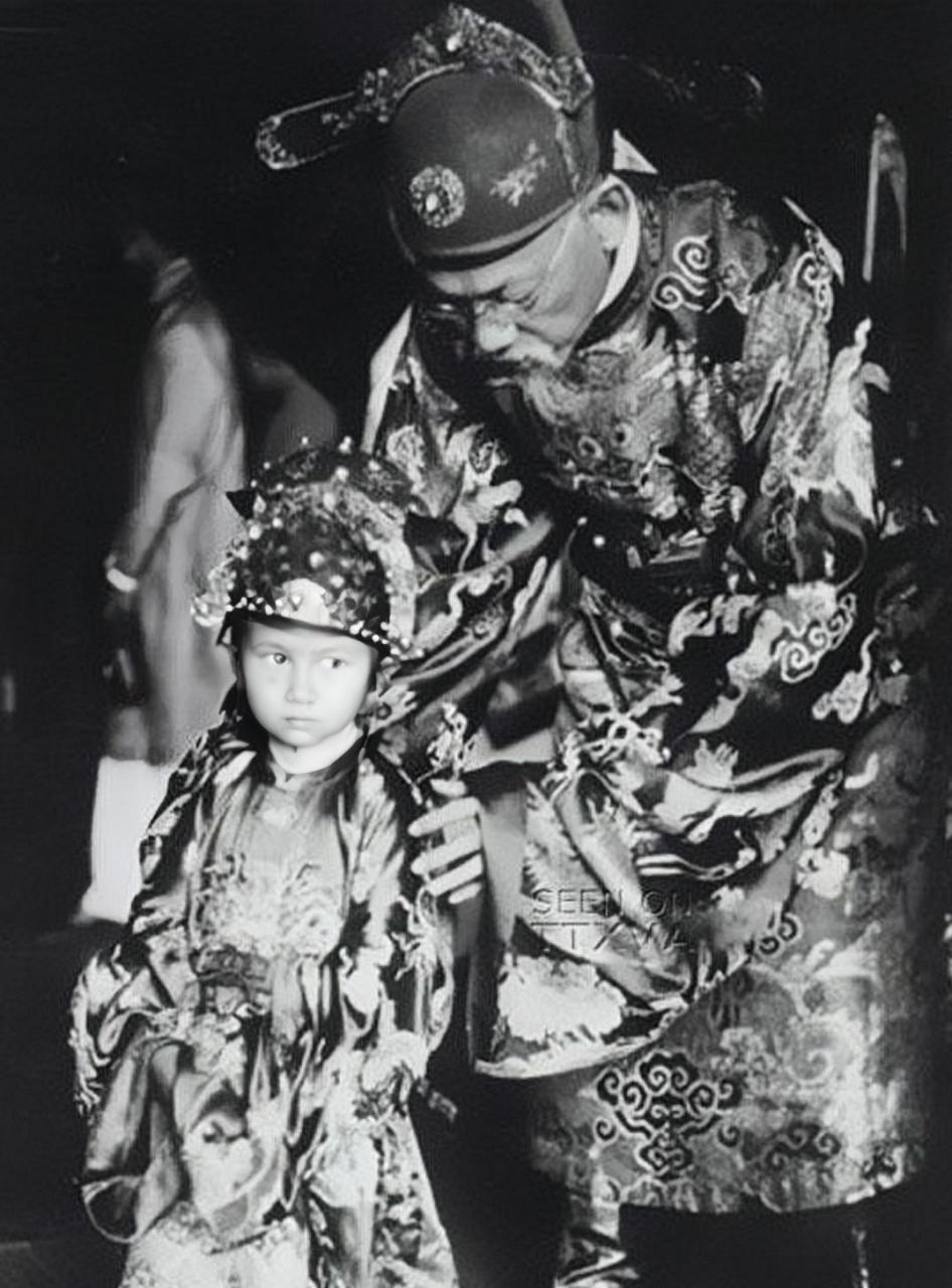 越南末代皇太子阮福宝龙旧照,1936年出生,越南末代皇帝的长子,其母为