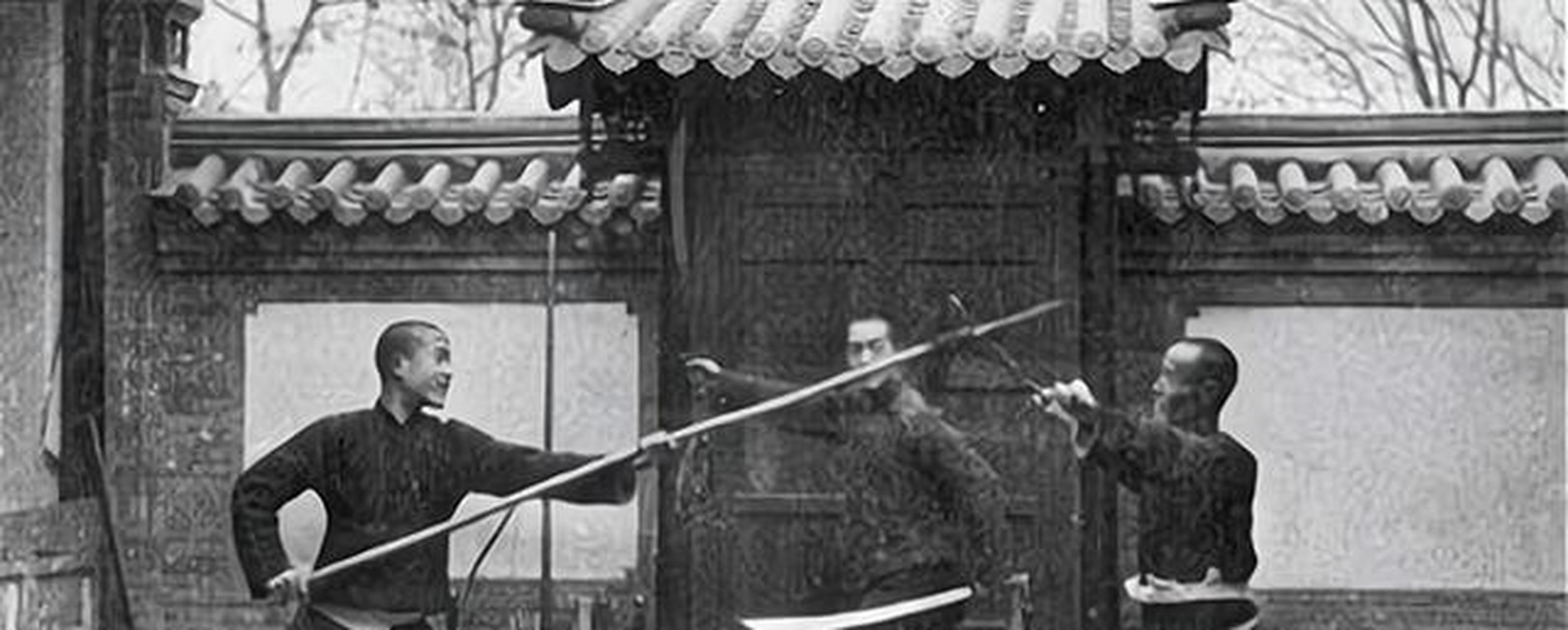 1935年,日军军官土肥原贤二,见大侠杜心五誓死不降,决定公开处决他.