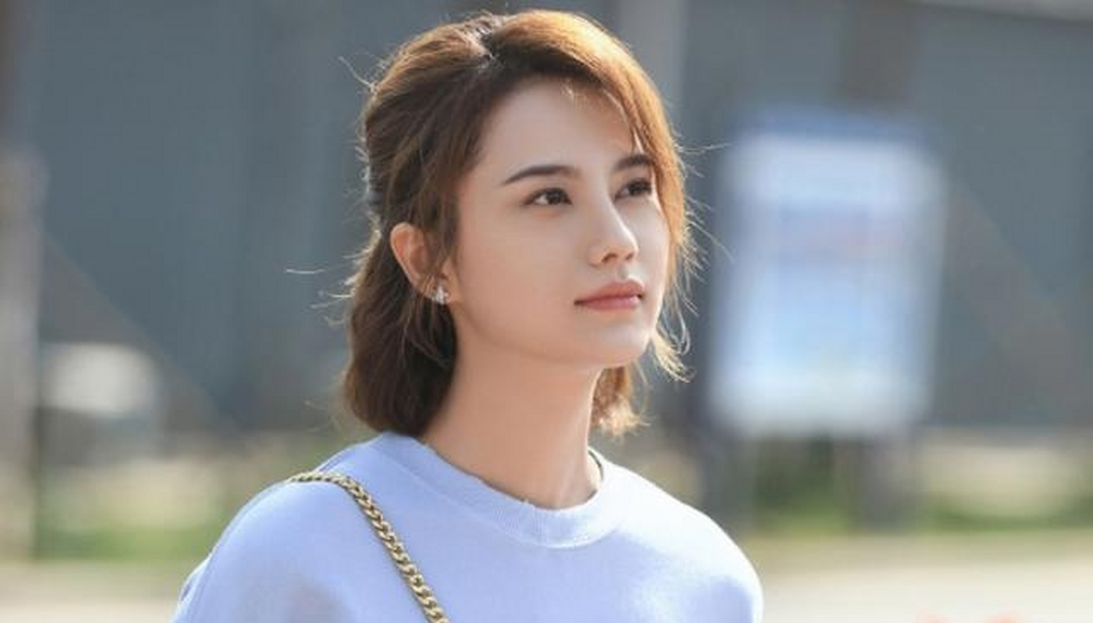 然后是饰演外冷内热的学霸男神邵宇寒的王阳,王阳在演艺圈中待了多年