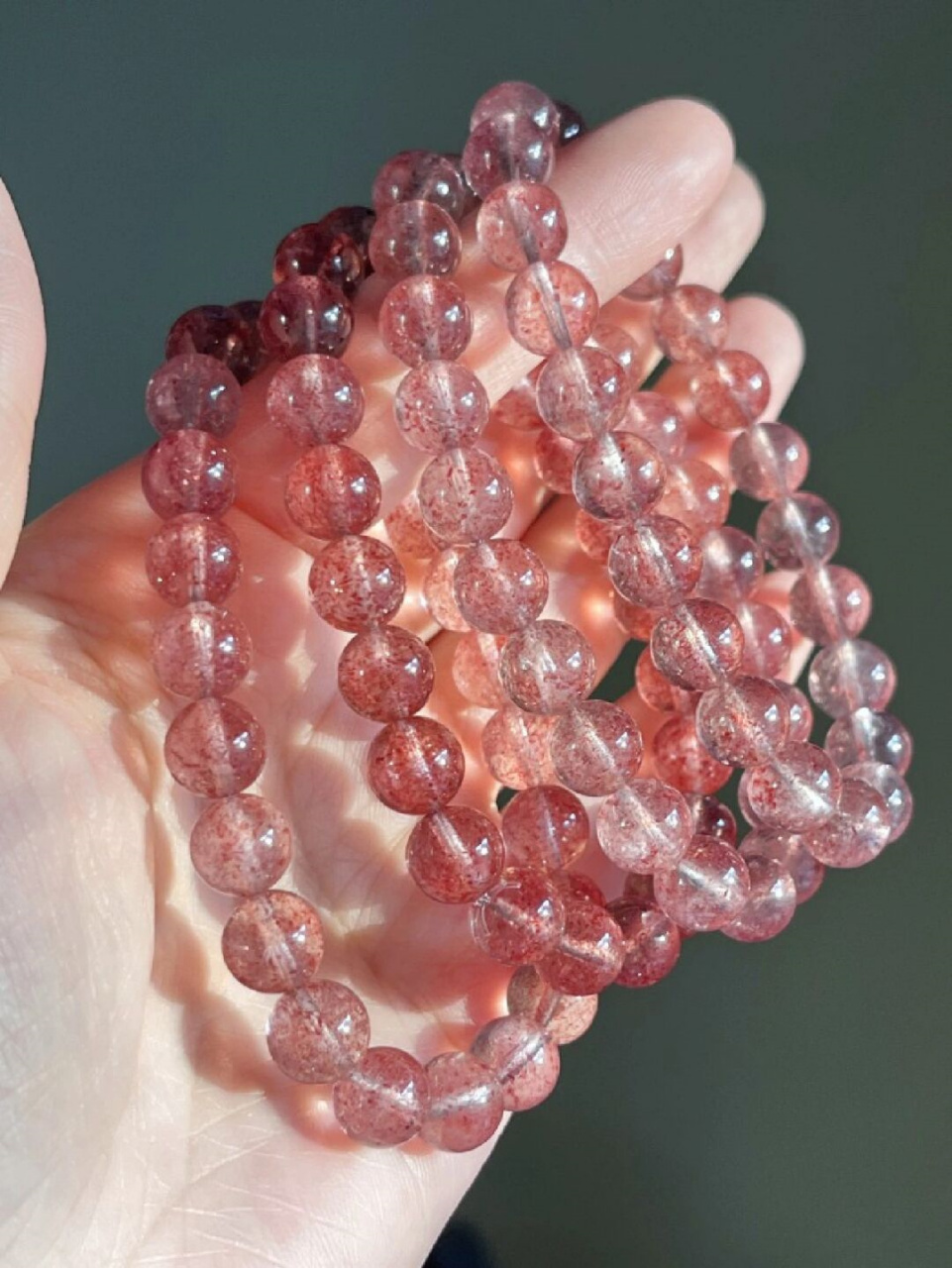 男朋友说"你看起来好嫩……"  昨天带了一条白水体草莓晶出门玩,沈阳