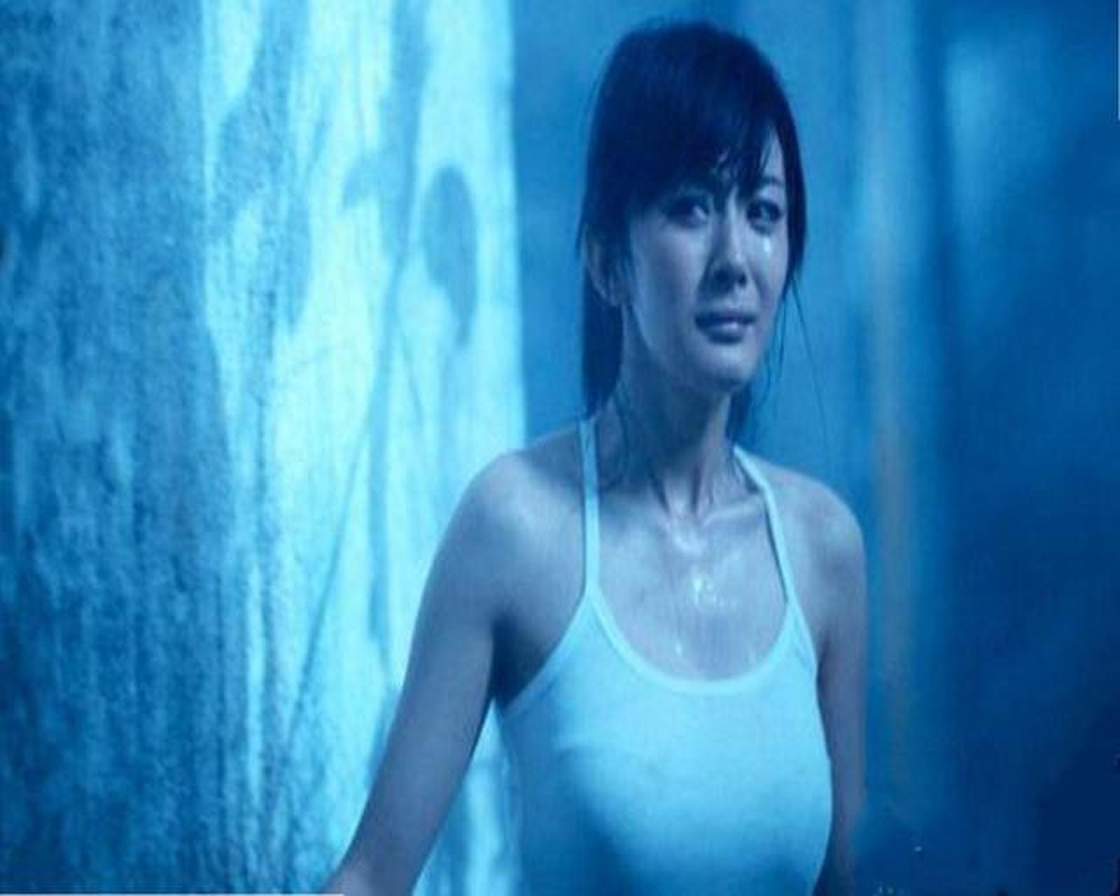 杨幂主演孤岛惊魂剧照,才发现大幂幂不是白叫的!  #杨幂