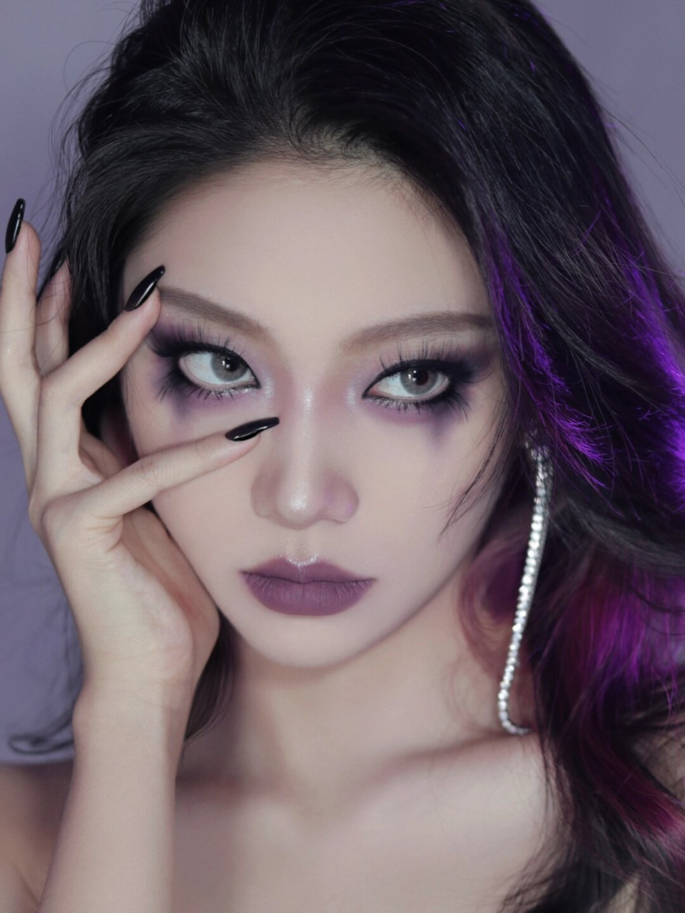 暗黑恶女妆|紫灰不规则晕染妆  时隔已久,我再次尝试了大浓妆系列