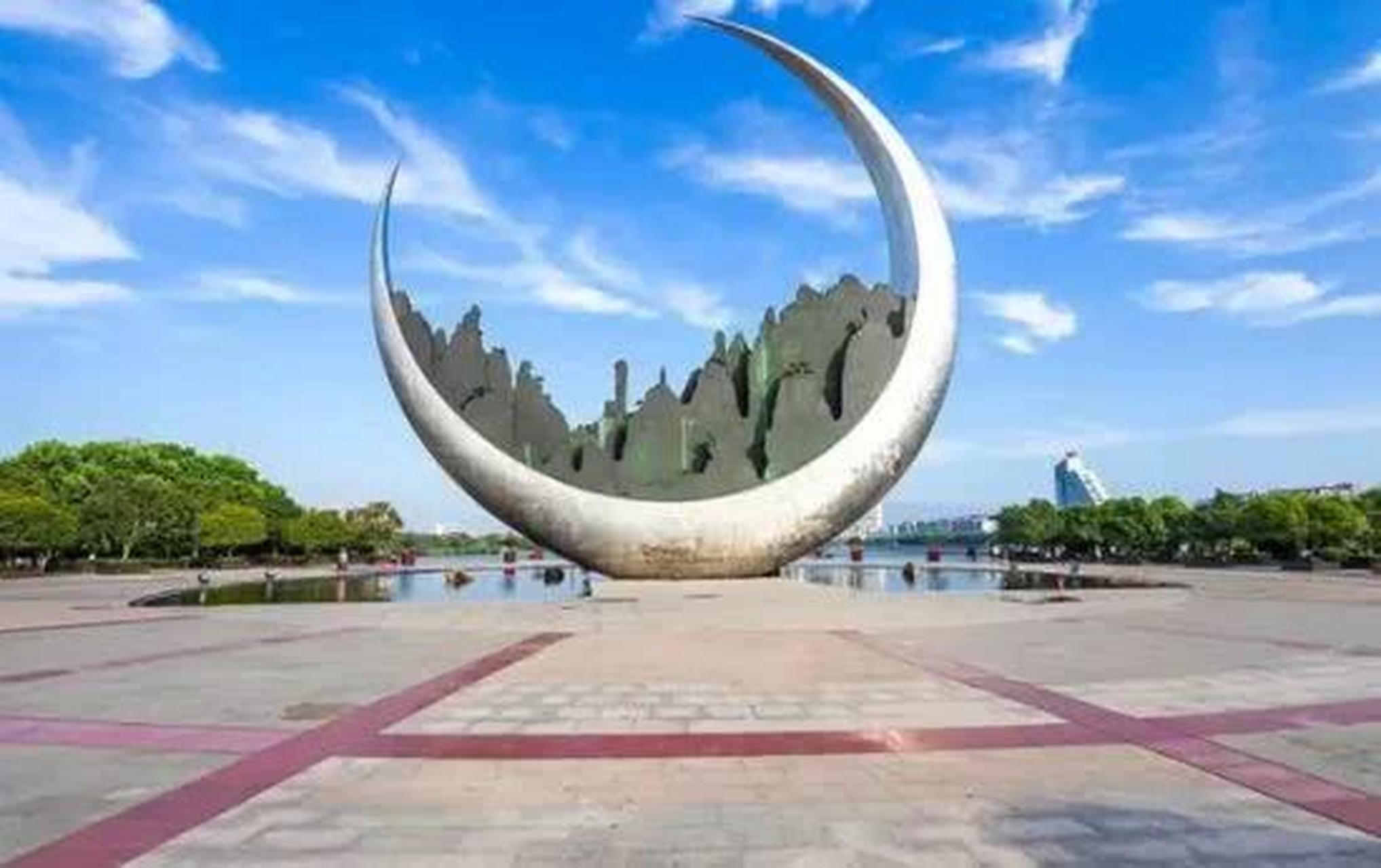 上饶十大地标建筑,去过三个算不错: 1,三江公园 2,上饶大桥 3,上饶