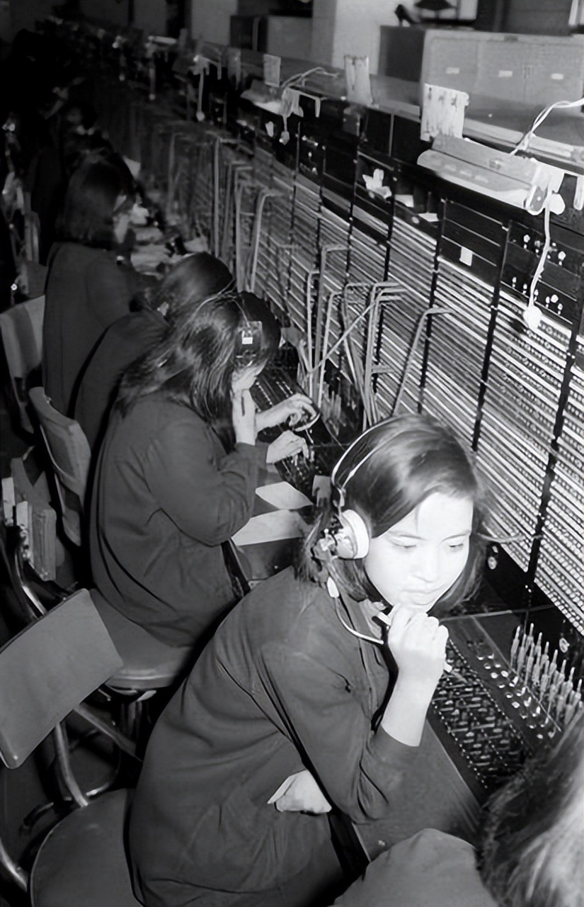 这是上世纪70年代,韩国的接线员.