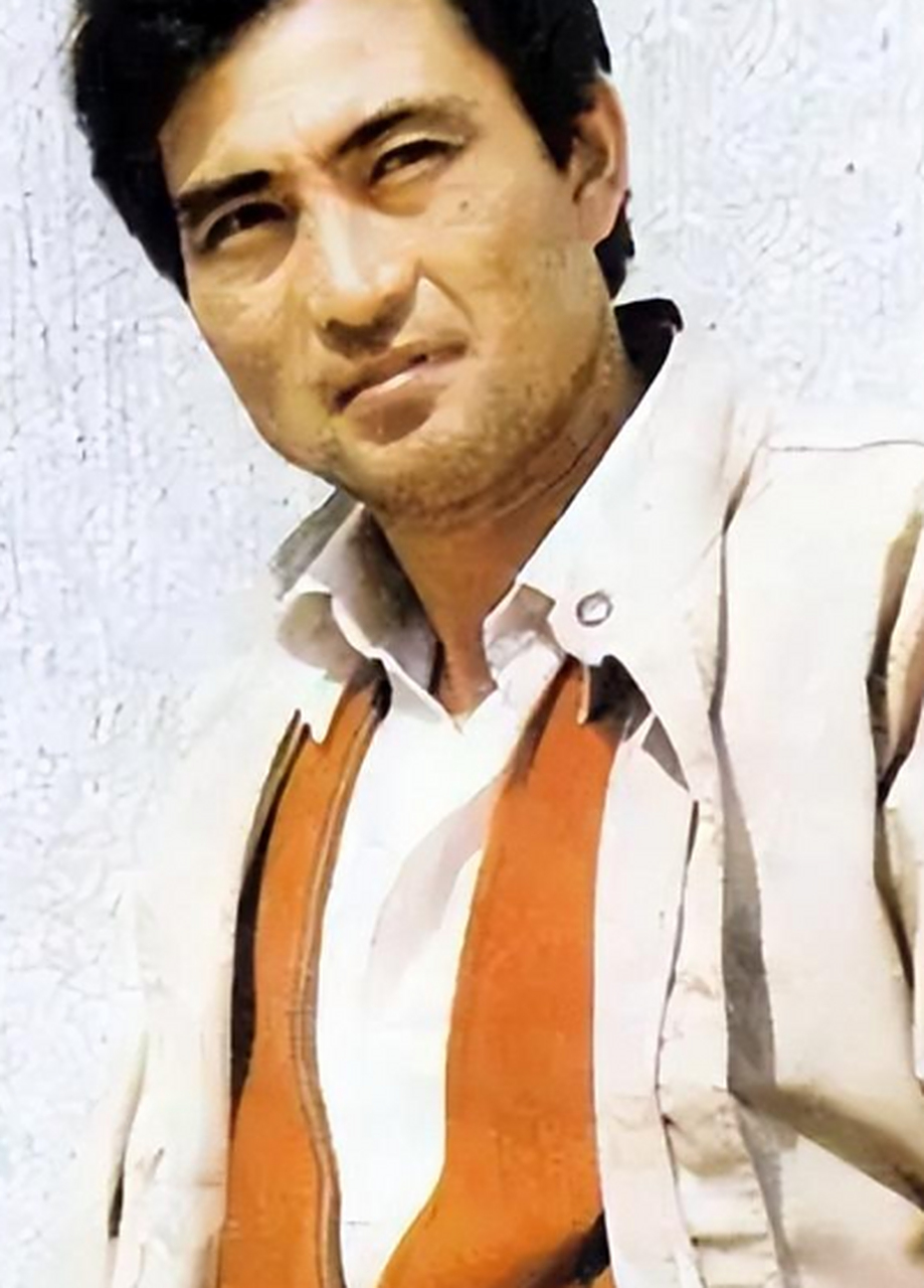 翟乃社曾在80年代的娱乐圈中,由于外貌形象原因,他在银屏上演绎出了