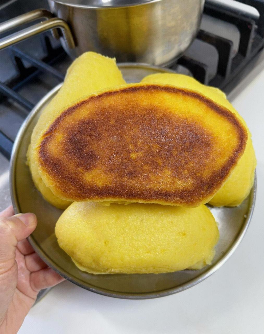 越吃越香的玉米面饽饽,一点粗粮味都没有这个玉米面的饽饽越吃越香,刚