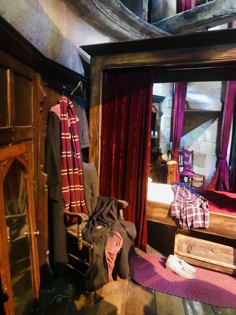 星星床幔超好看   哈迷们有福了,霍格沃茨的格兰芬多宿舍重现人间.