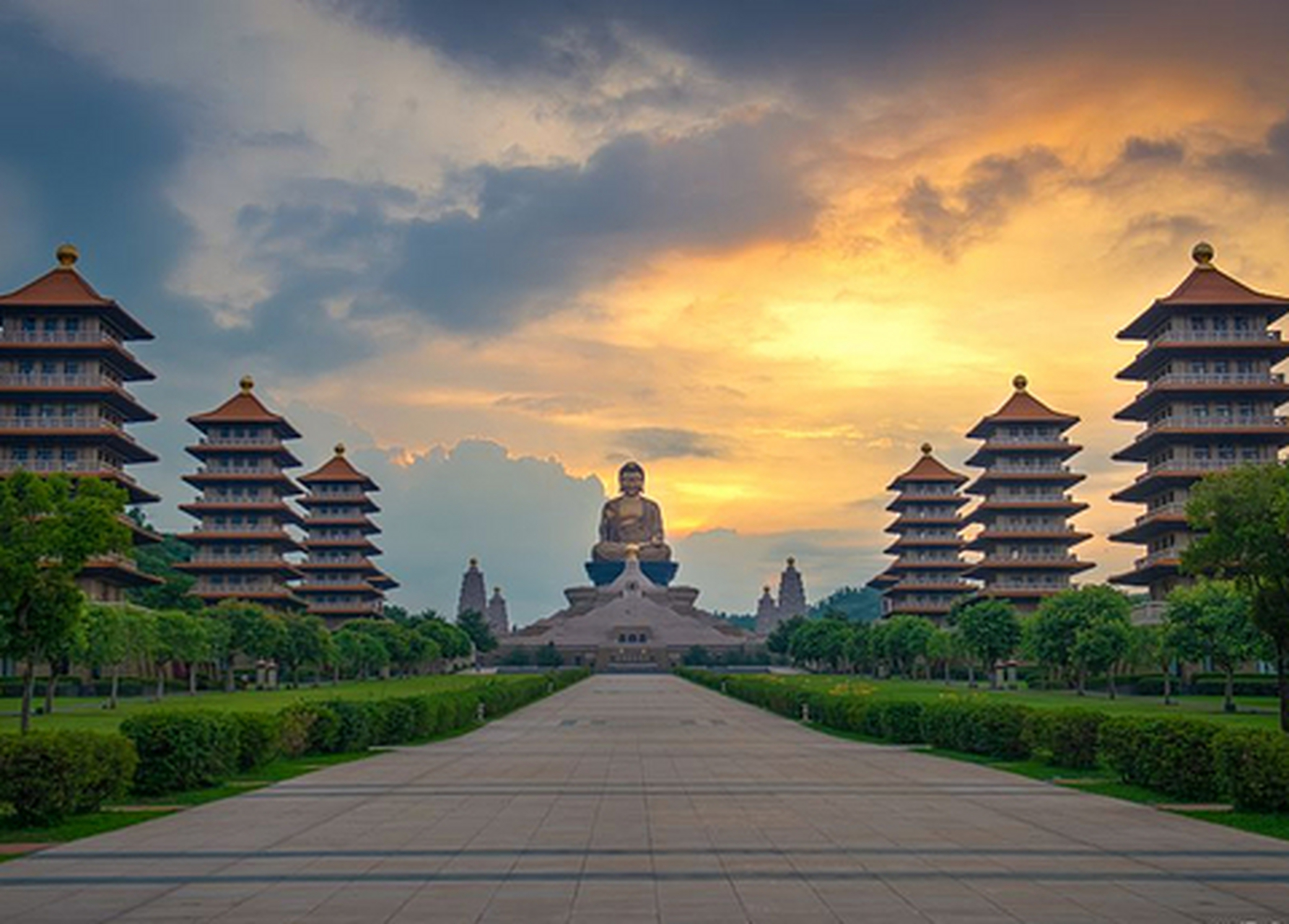 星云法师湾圆寂,他创建的台湾最大佛教道场佛光山,是怎样的存在?