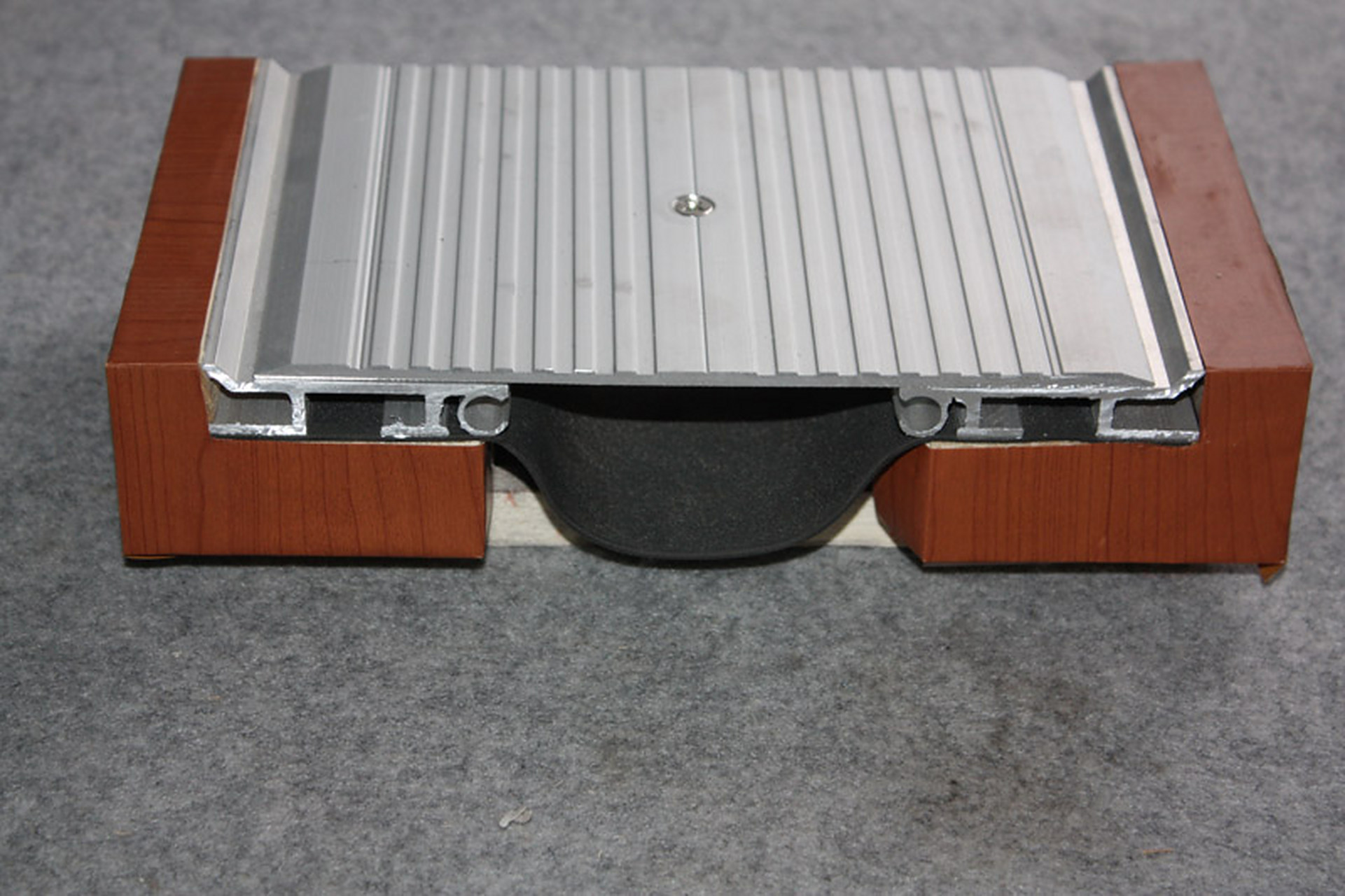 地面变形缝厂家# 地面变形缝施工技巧之一;墙体变形缝做法:变形祆