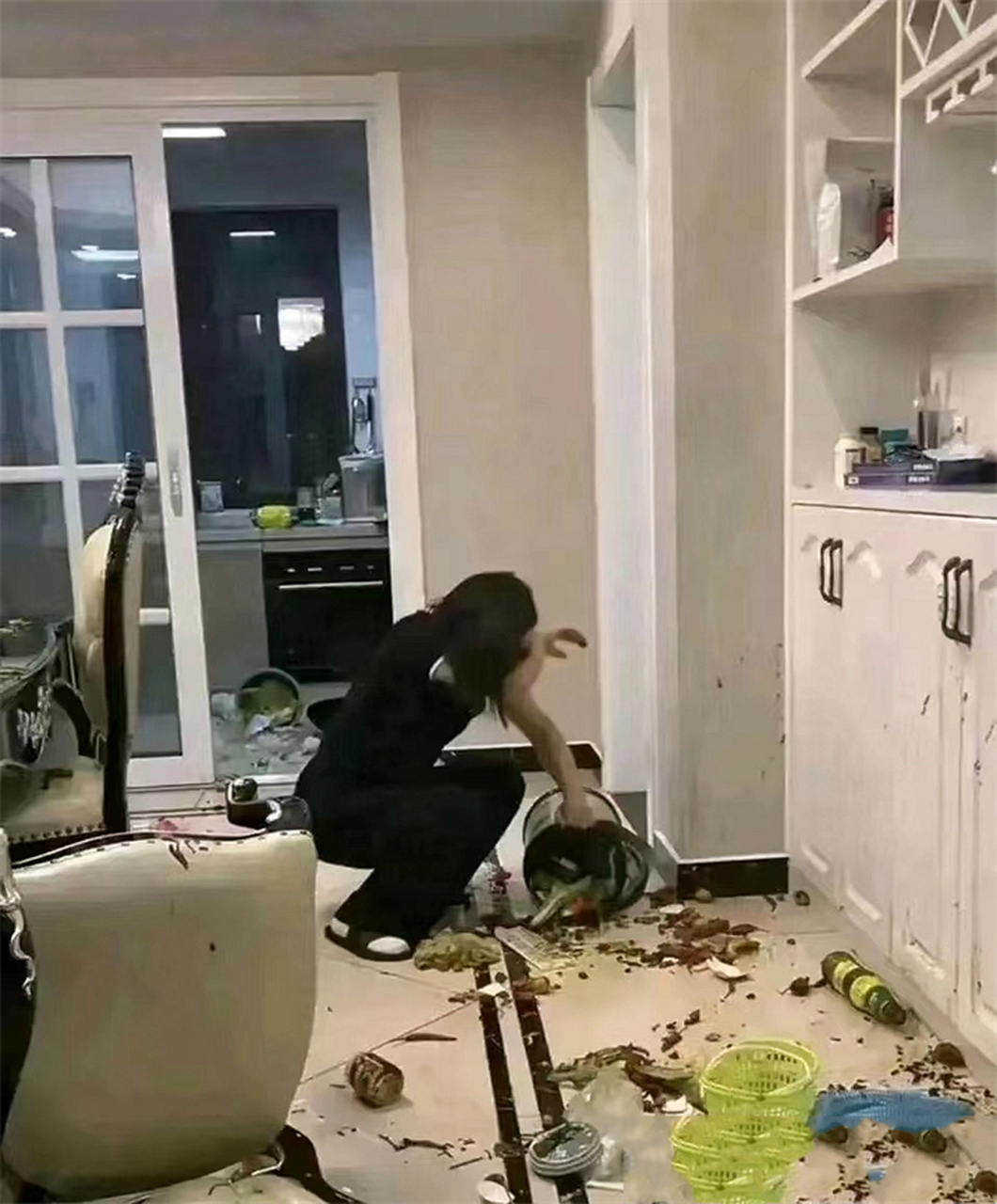 夫妻争吵,你们会乱砸东西吗?