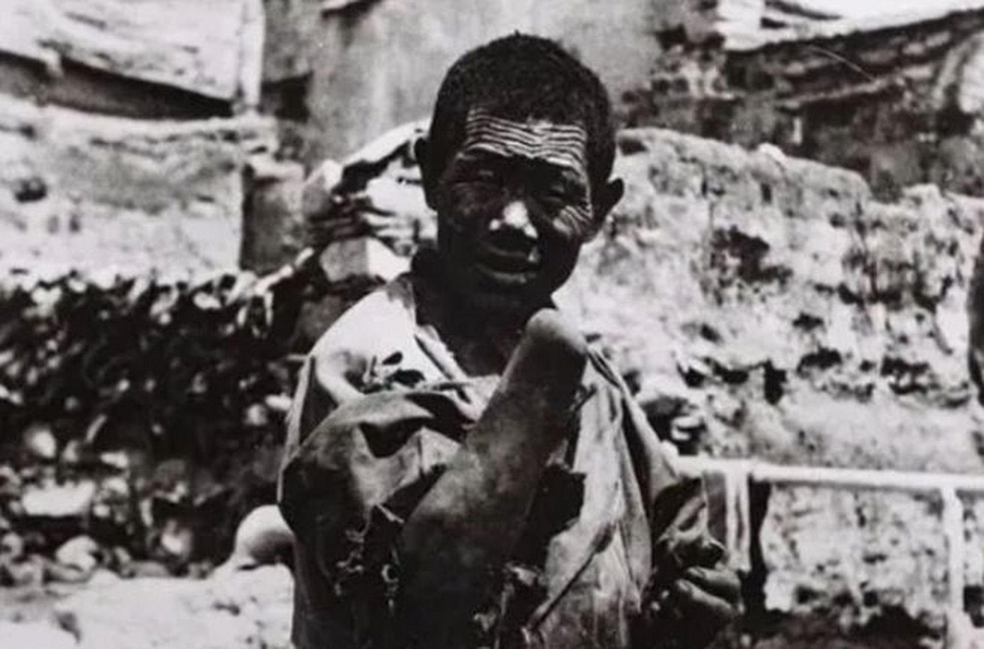 1938年,西藏农奴的生活异常艰苦,被主人视作奴隶,一直生活在极度恶劣