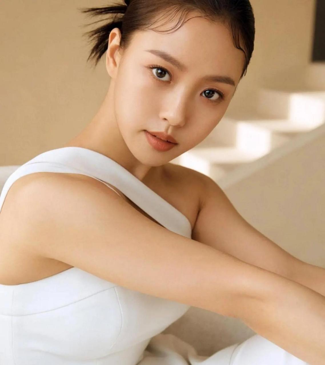 韩国美女高旻示(790727)为韩国化妆品jennyhouseclio品牌代言