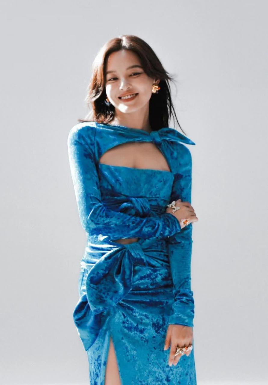 你觉得辛芷蕾的这套穿搭怎么样?