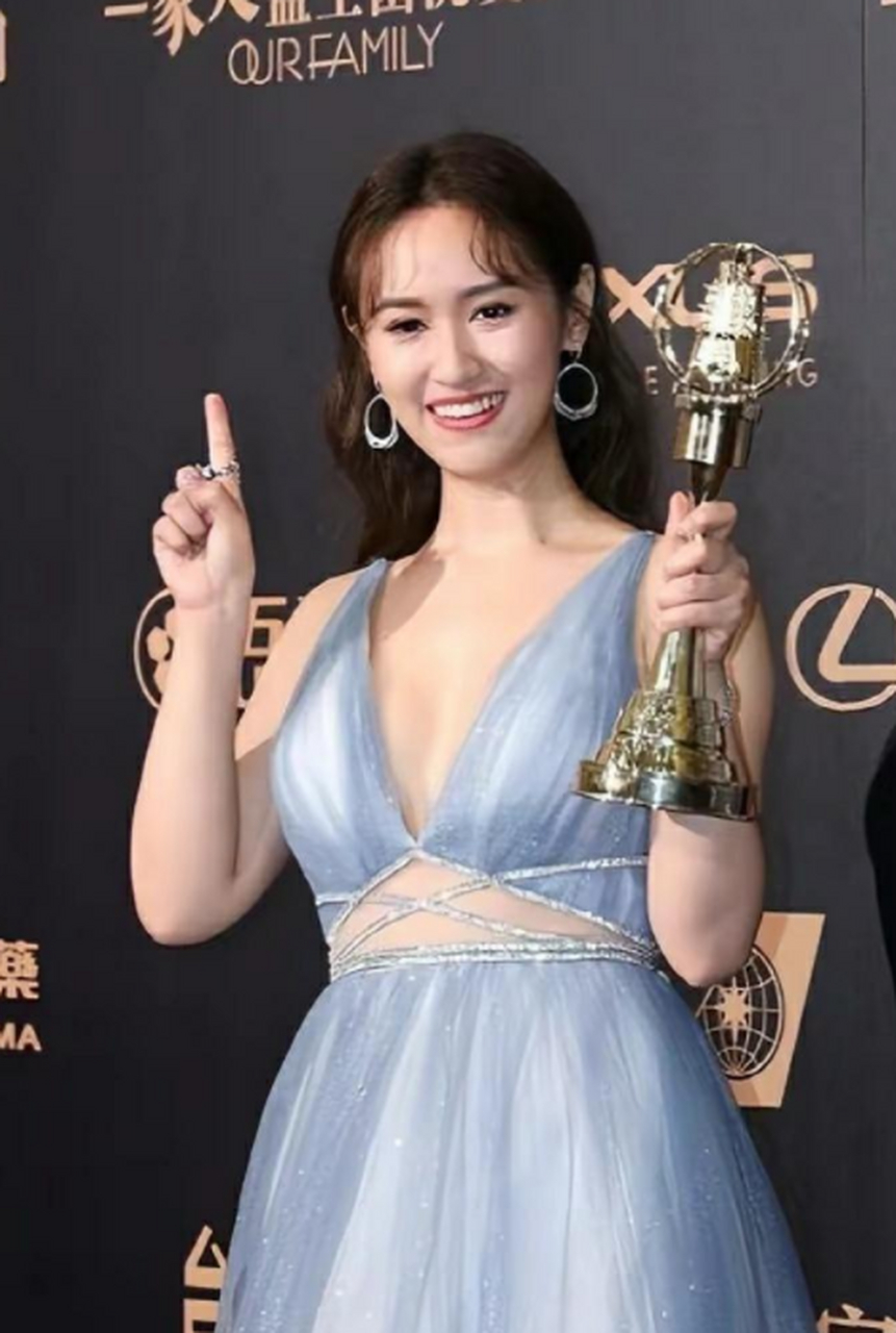 吴宗宪的女儿吴姗儒长得跟父亲还蛮像的,漂亮大方.