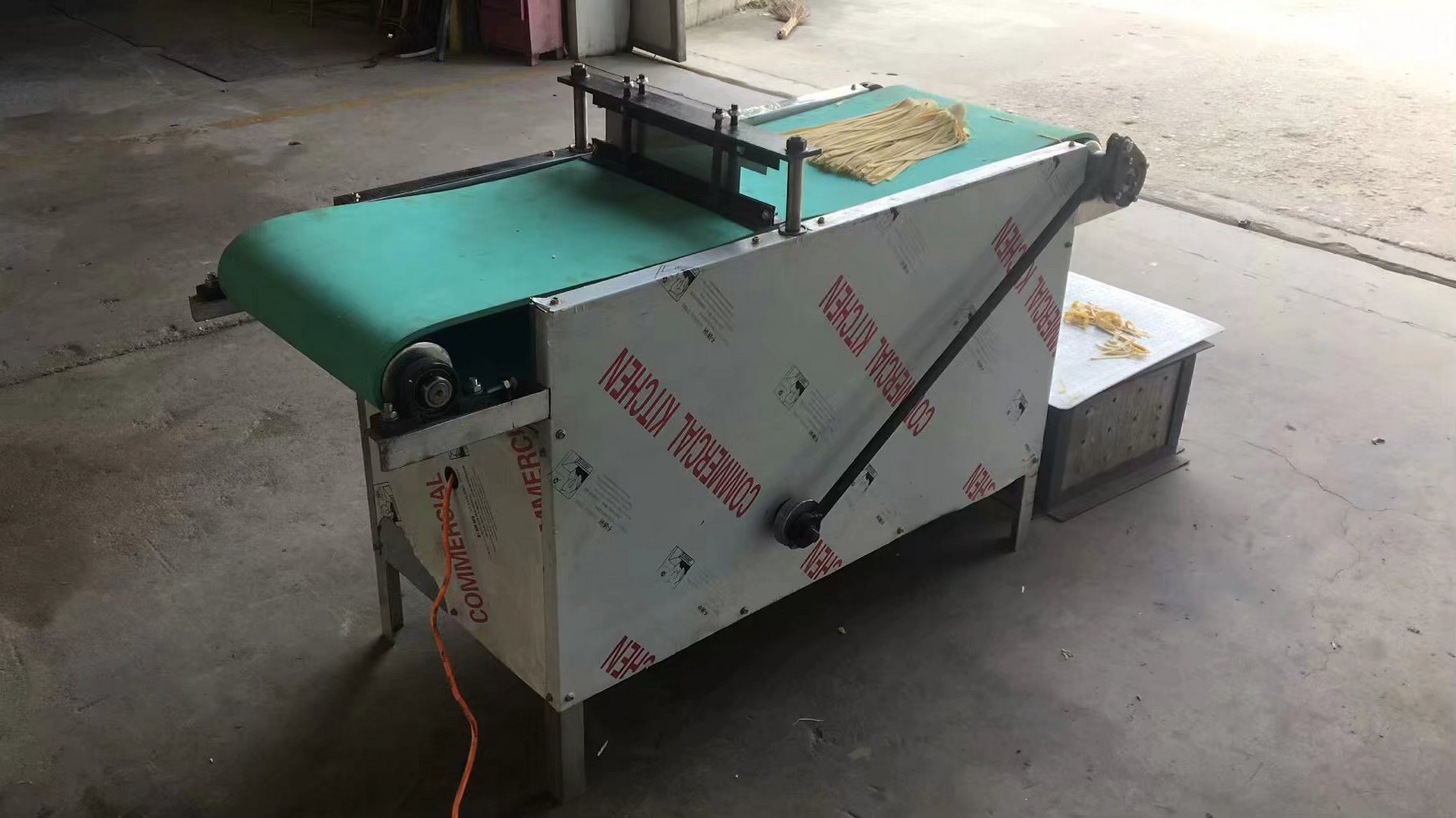 豆腐皮切丝机 宽窄可调   一小时可生产150斤  一人操作#豆腐皮机