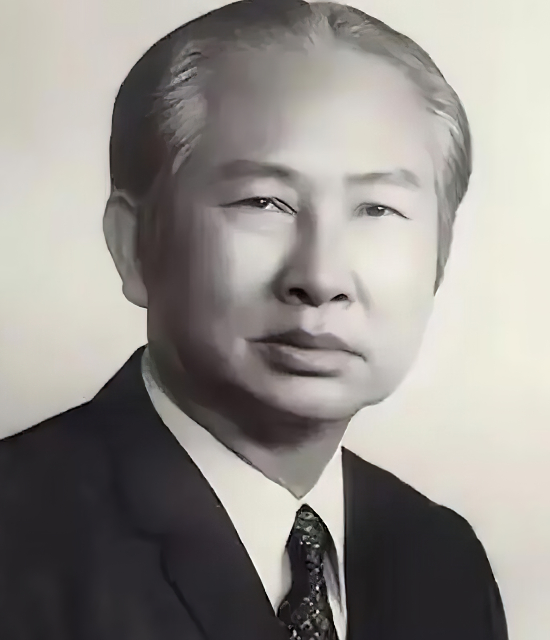 1970-1975年间,柬埔寨国王西哈努克亲王在中国生活了五年,与中国人民