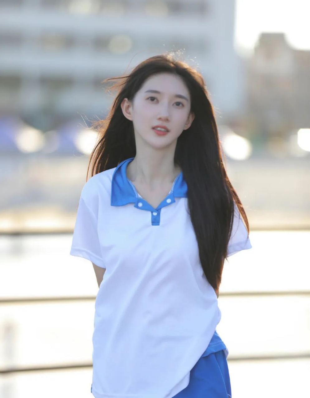 户外运动学生校服长发校花女生#美女# #养眼美女