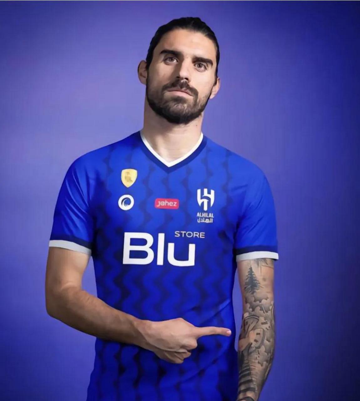 25岁狼队鲁本-内维斯加盟沙特利雅得新月,放弃了与巴萨的协议,少走