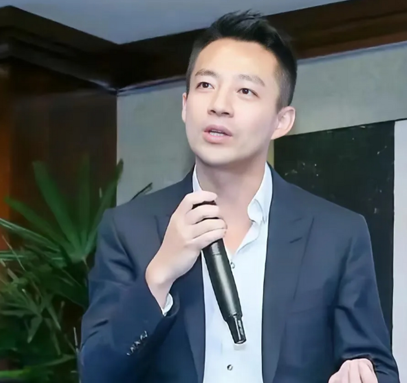 小菲总路程表现在湾湾.他应当今天会和小玥儿共度9岁生日.太温情了.