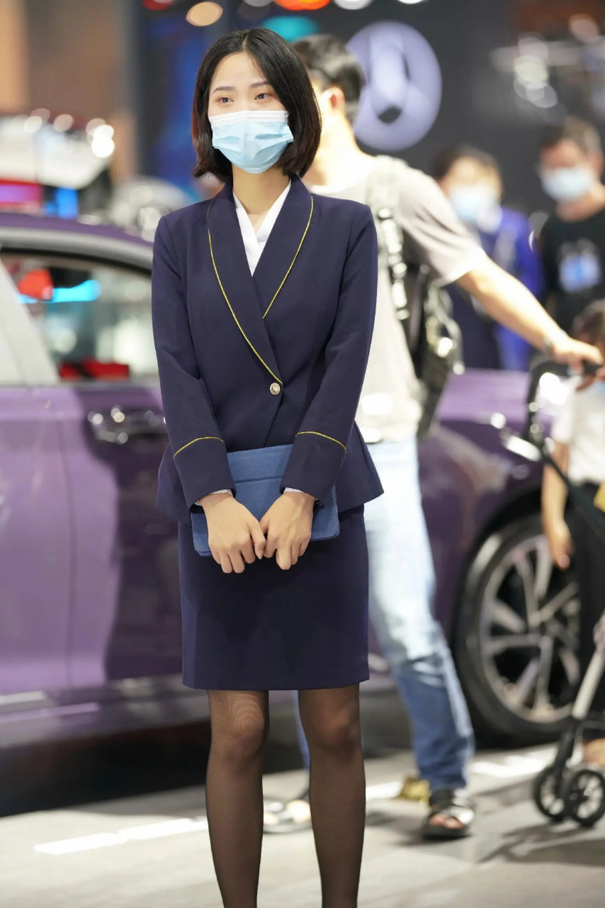 职业装黑丝短发美女,清澈的眼神