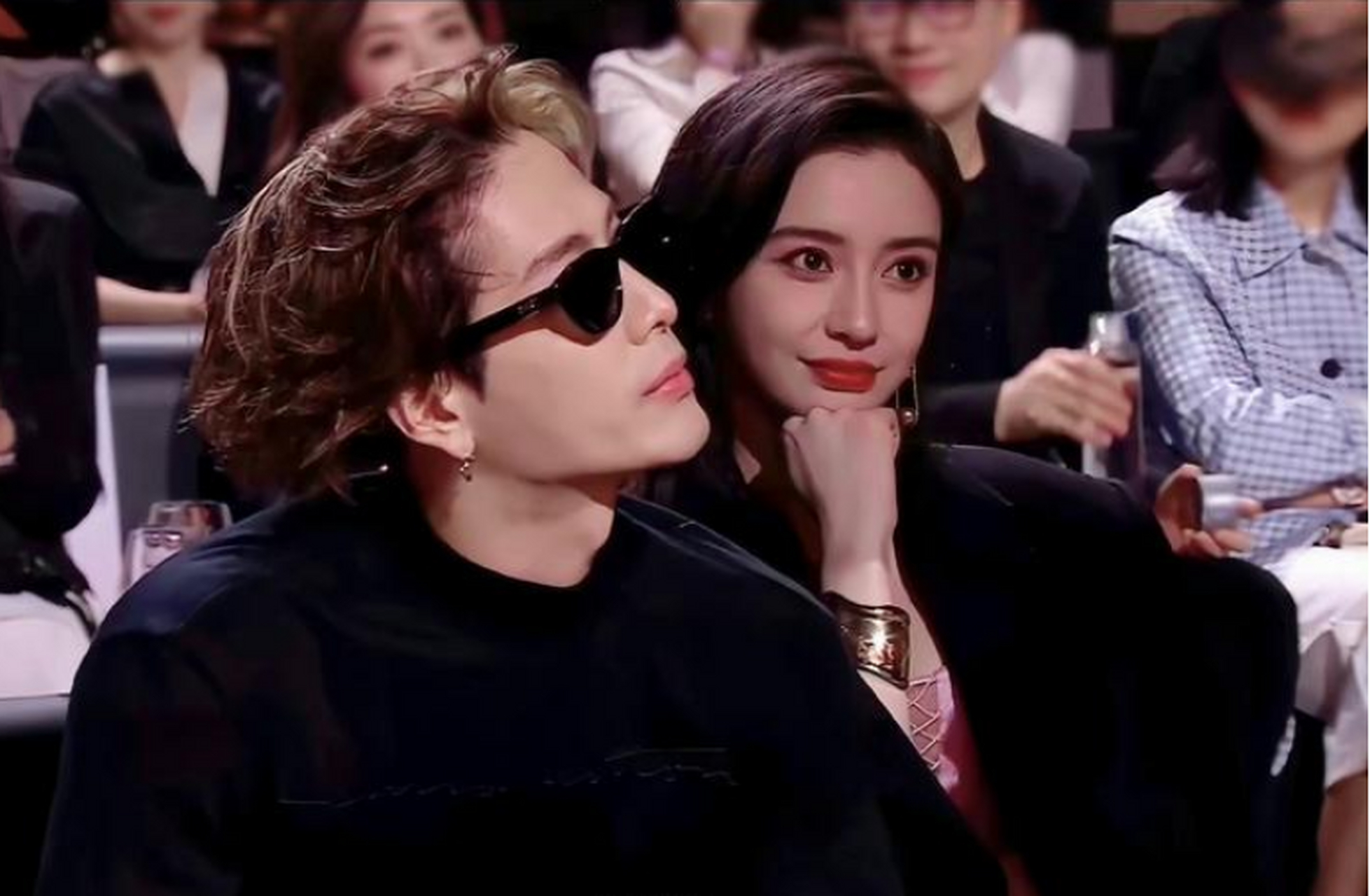 芭莎内场 angelababy 王嘉尔 好养眼的姐弟俩啊!看得出来关系很好!