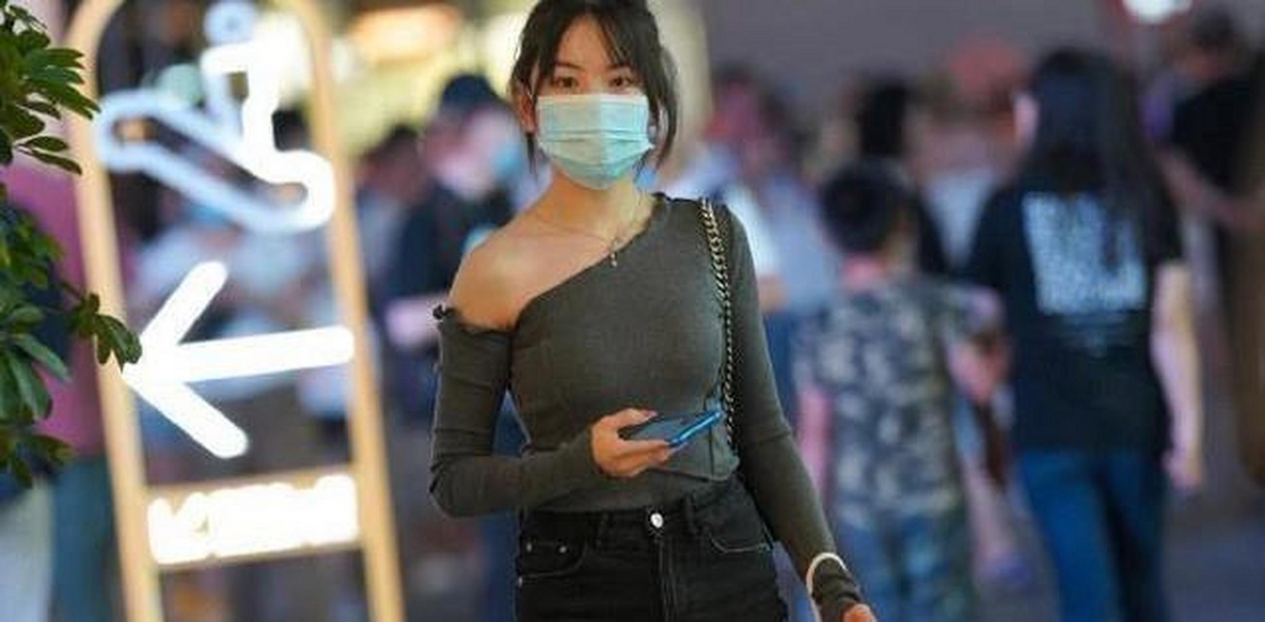 充满活力的轻小姐姐,戴着"口罩"也能让人感觉很清秀