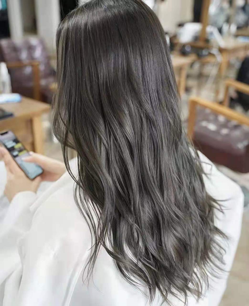 显白又高级的冷色系染发,低调又有品位 #百度国潮季# 越来越多的妹子