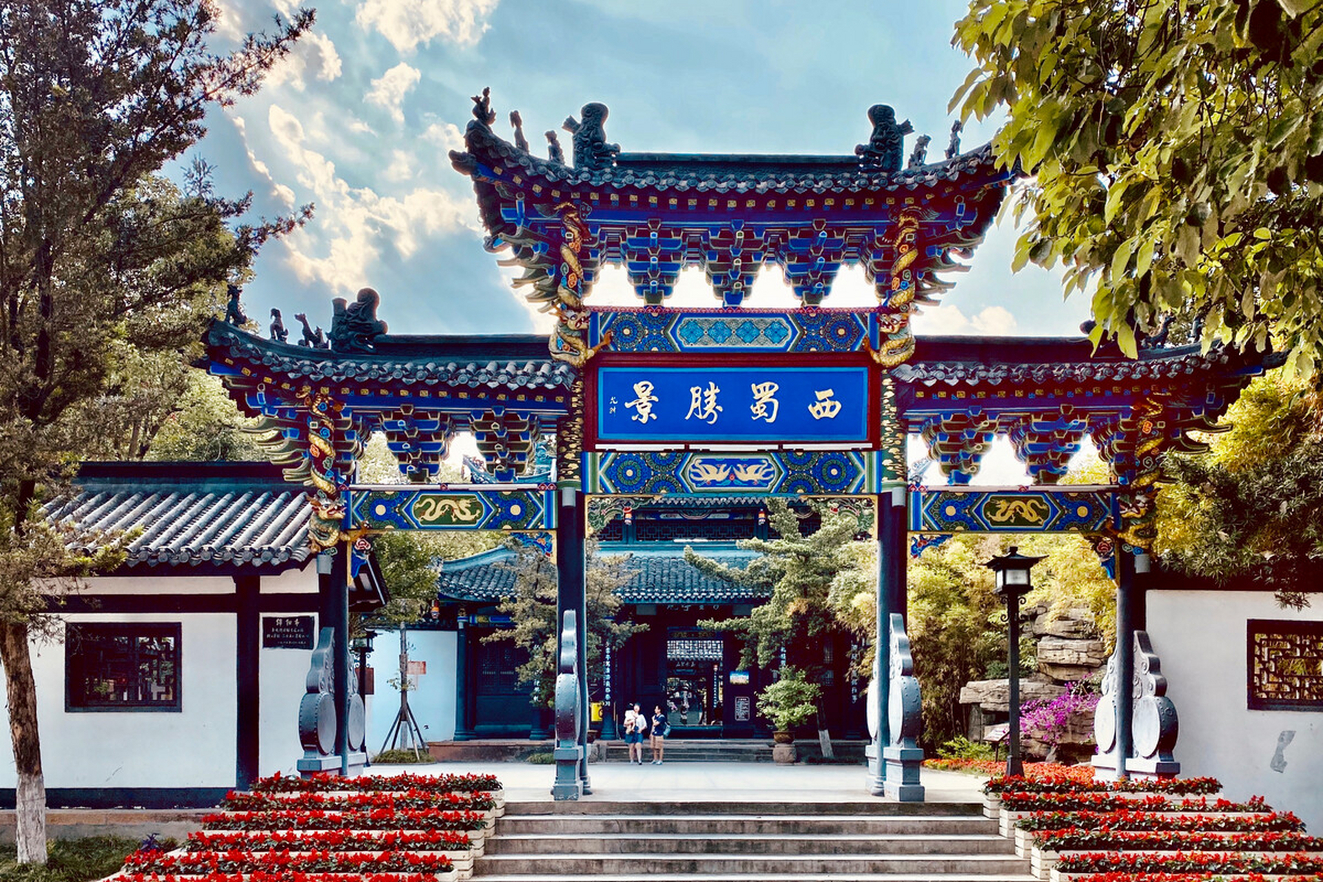 绵阳的西山,别名凤凰山,位于涪城区西山南路,是绵阳著名的风景名胜之