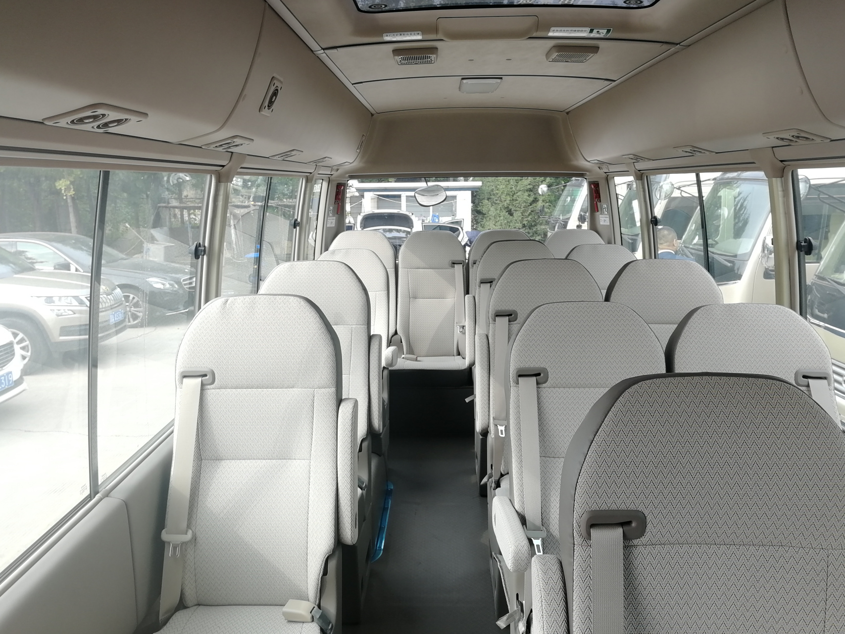 丰田考斯特行政版20座,公司通勤下乡中巴车,现在定4个月后到车.