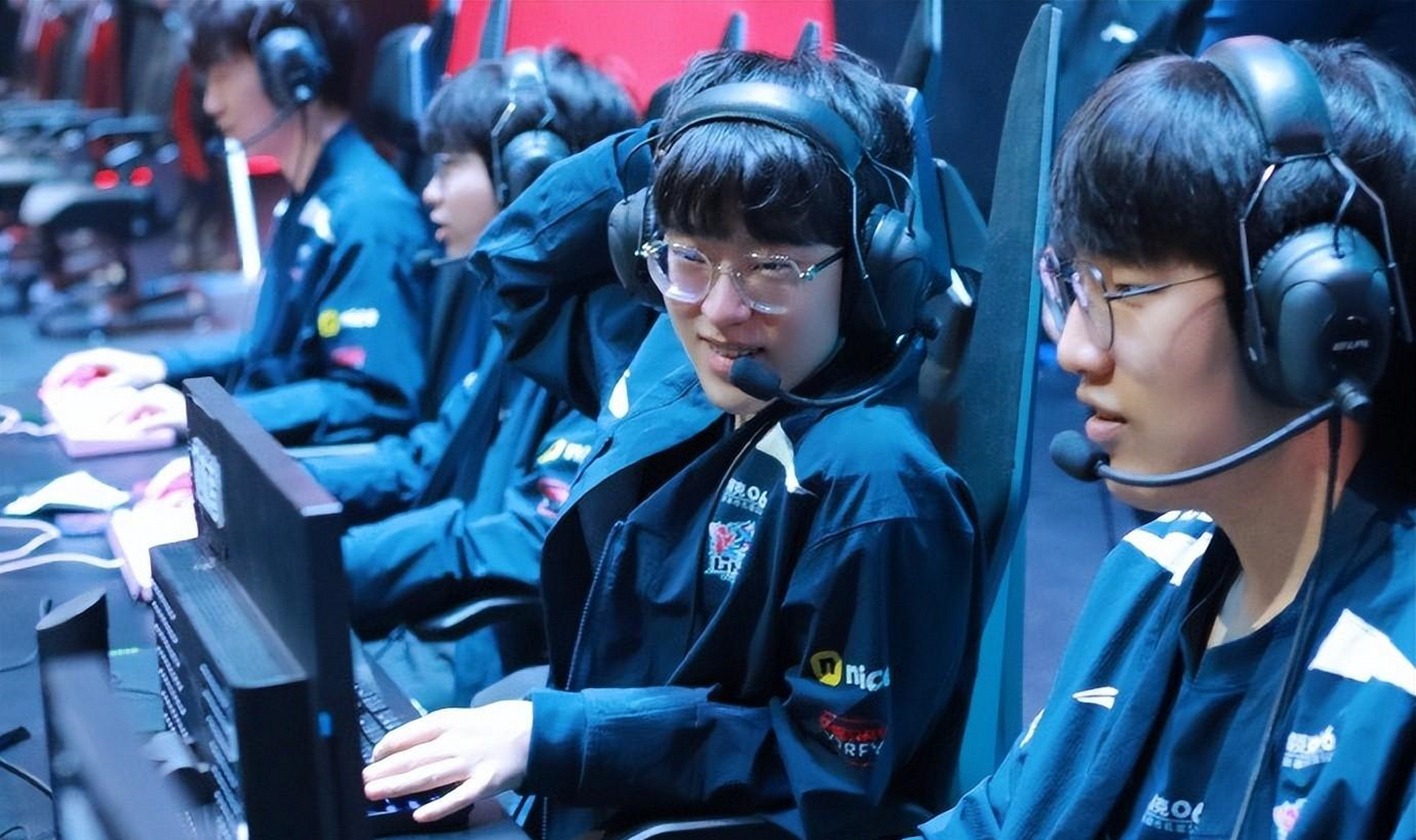 自从rng官宣gala离队,以及lng官宣gala加入后,关于为什么rng会放走