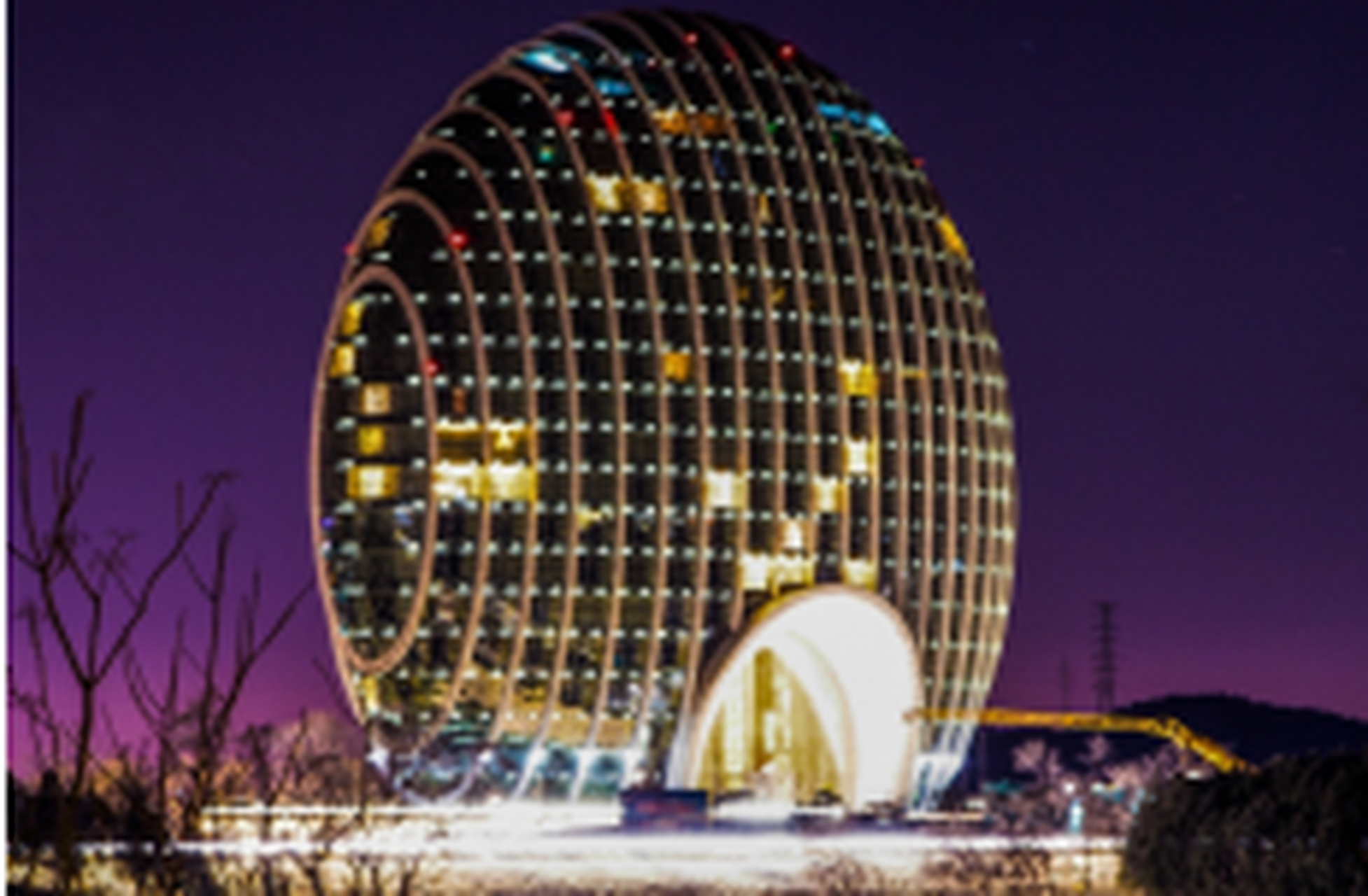 北京雁栖湖国际会展中心是雁栖湖国际会都两大主体部分之一,建筑