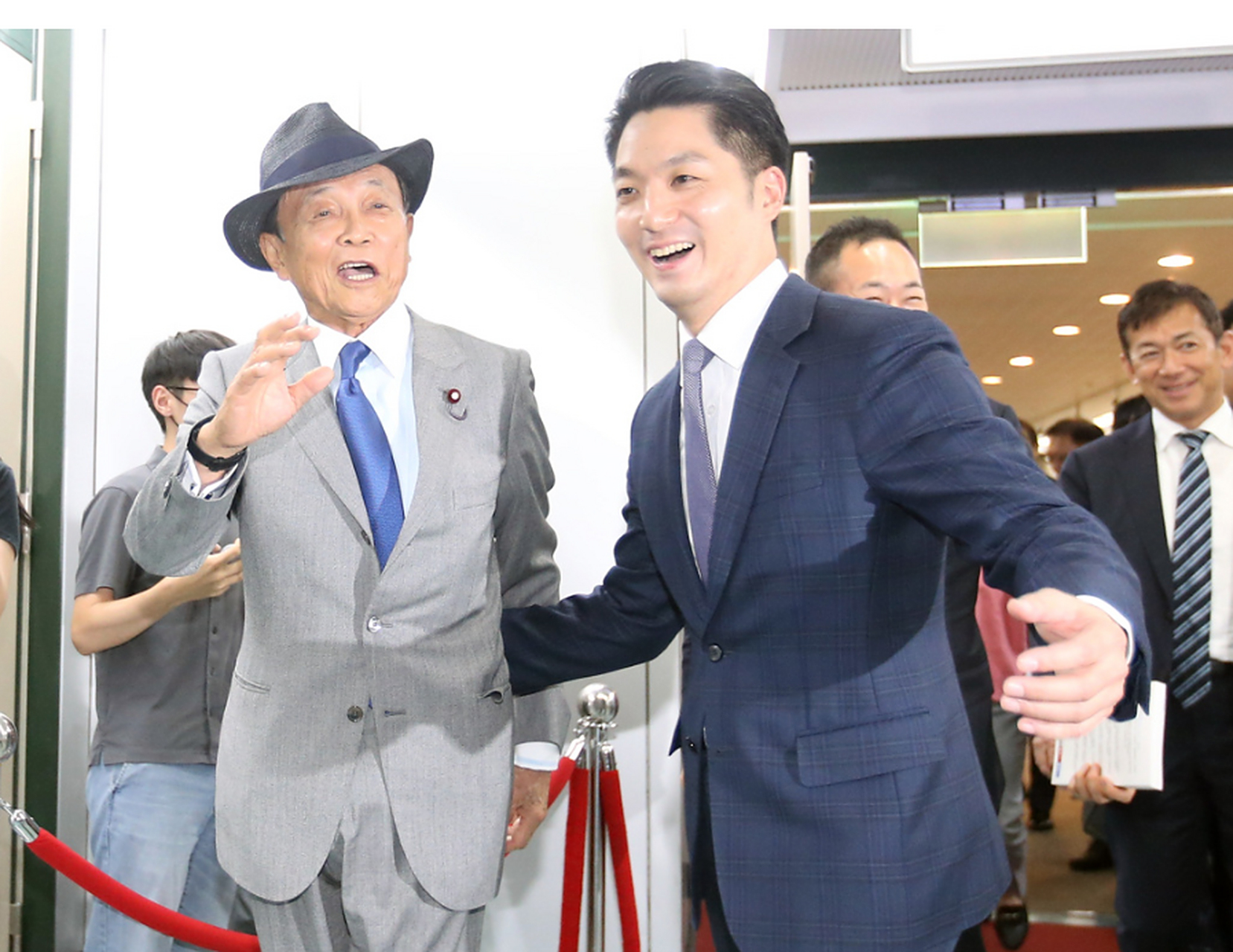 蒋经国的孙儿蒋万安近况照片:会见日本前首相麻生太郎.