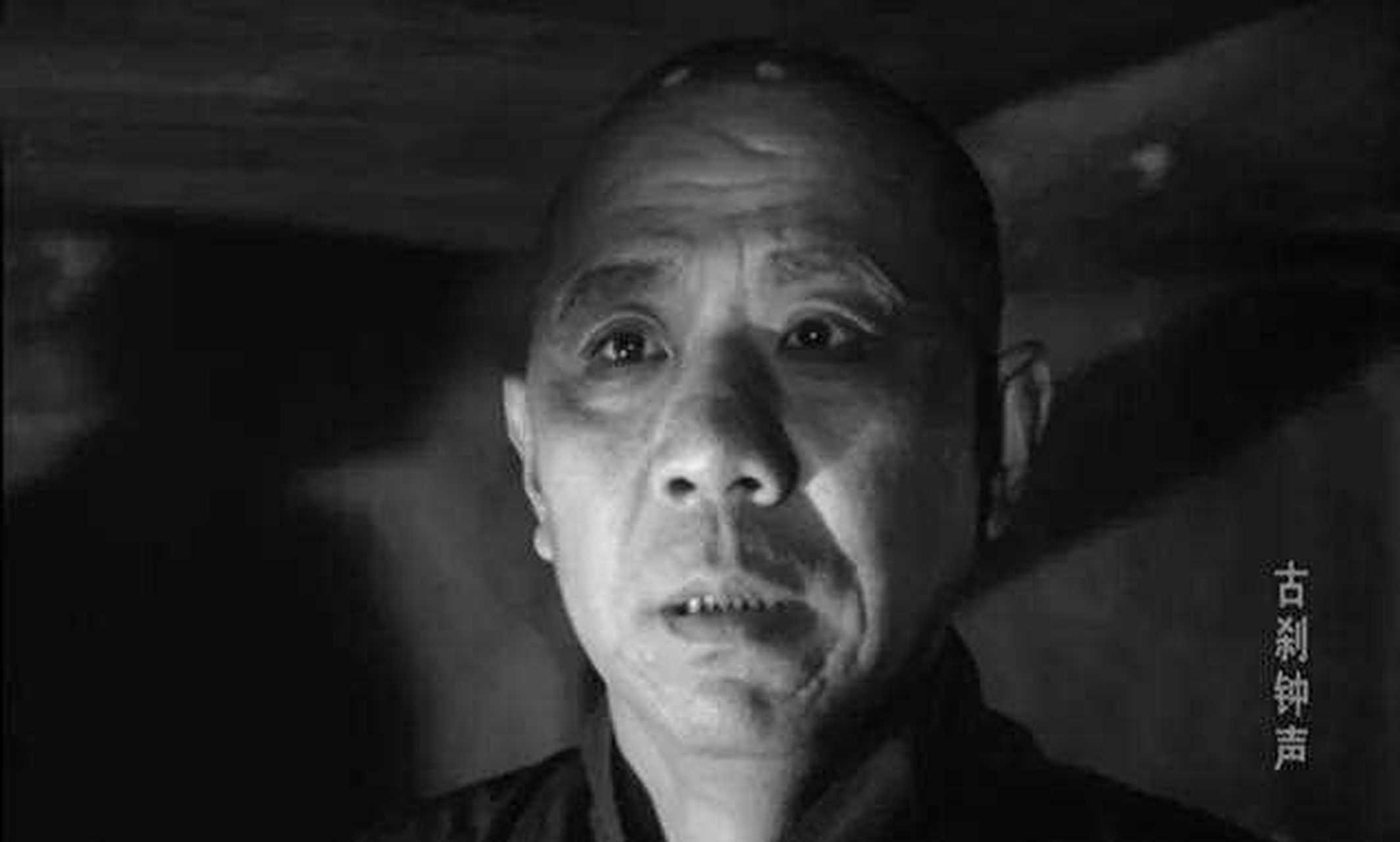 老电影《古刹钟声》剧照,深山古寺成特务巢穴,悬疑神作,经典反特片