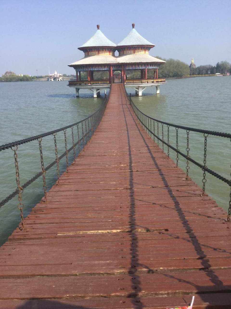 八里河风景区位于安徽省阜阳市,是一个著名的自然风景区