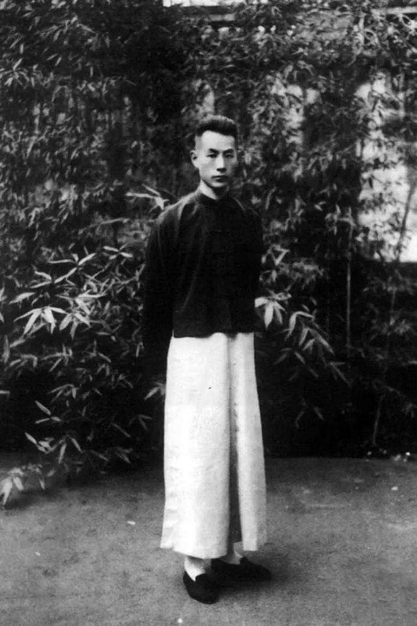 袁克文18岁时任法部员外郎,几乎从不去上班.