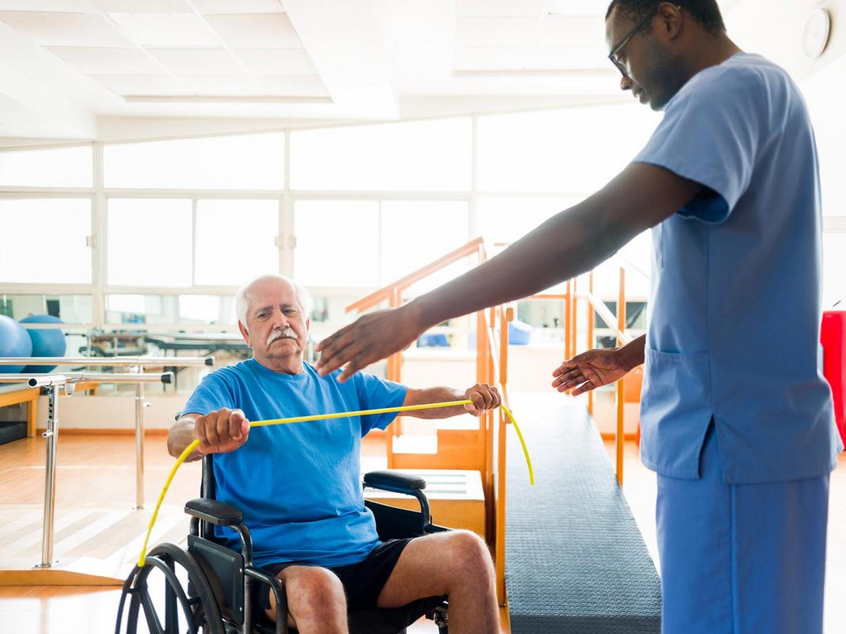 脑梗偏瘫正确康复训练# 1,坐位平衡训练 坐位平衡训练是坐位训练的