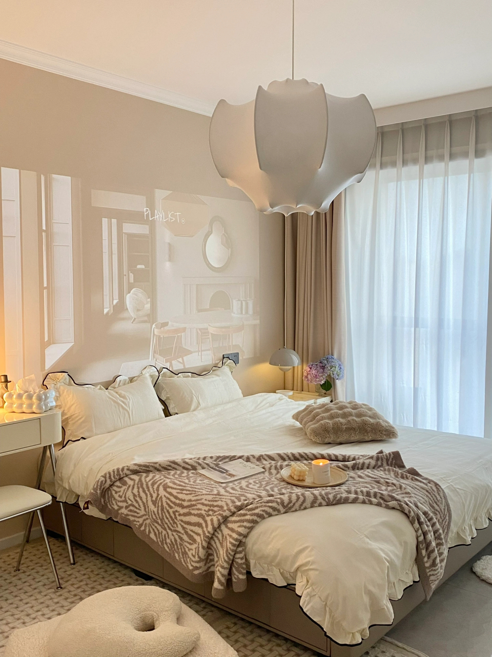 和姐妹们分享我家奶奶的主卧～ 主卧是奶油色系,面积12平 卧室面积小