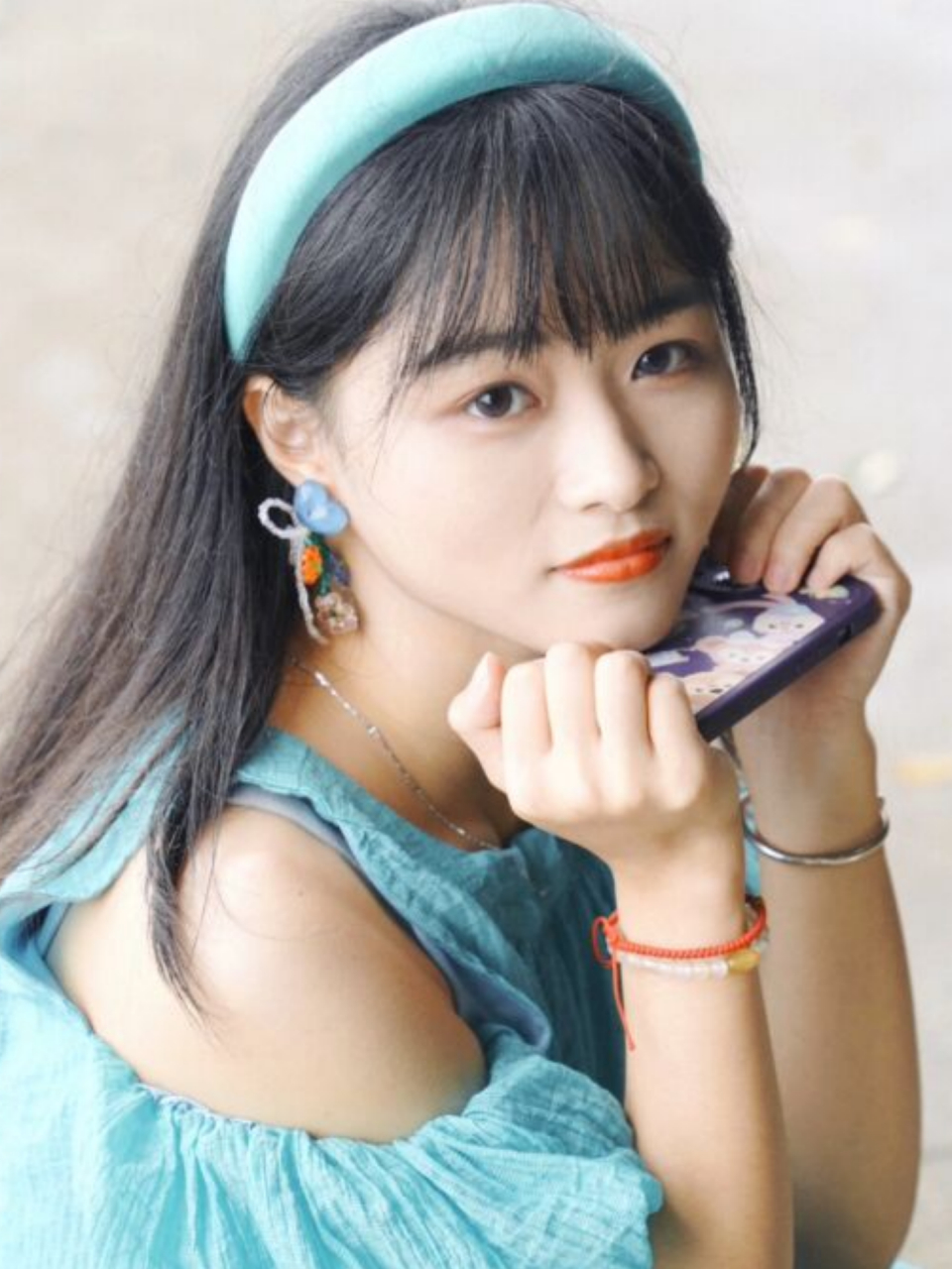 波子汽水味的夏天  显白的湖蓝色和肆意的夏天