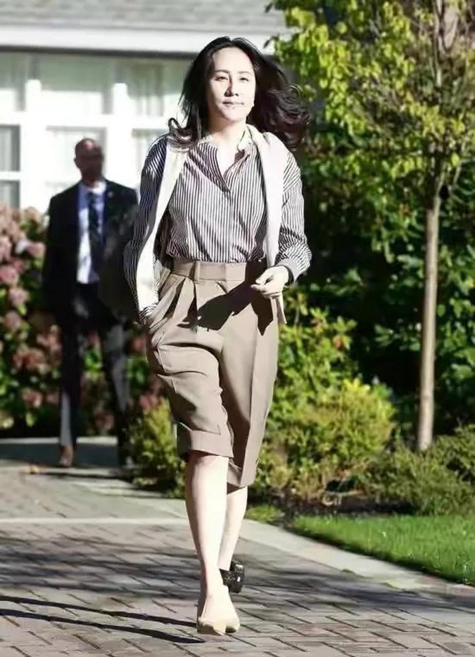 巾帼英雄孟晚舟:端庄优雅美照