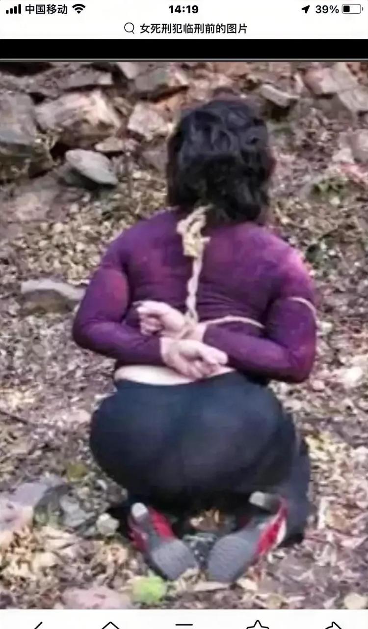 年轻美女死刑犯执刑 96年四川省重庆市北碚区城郊的刑场上,一名美女