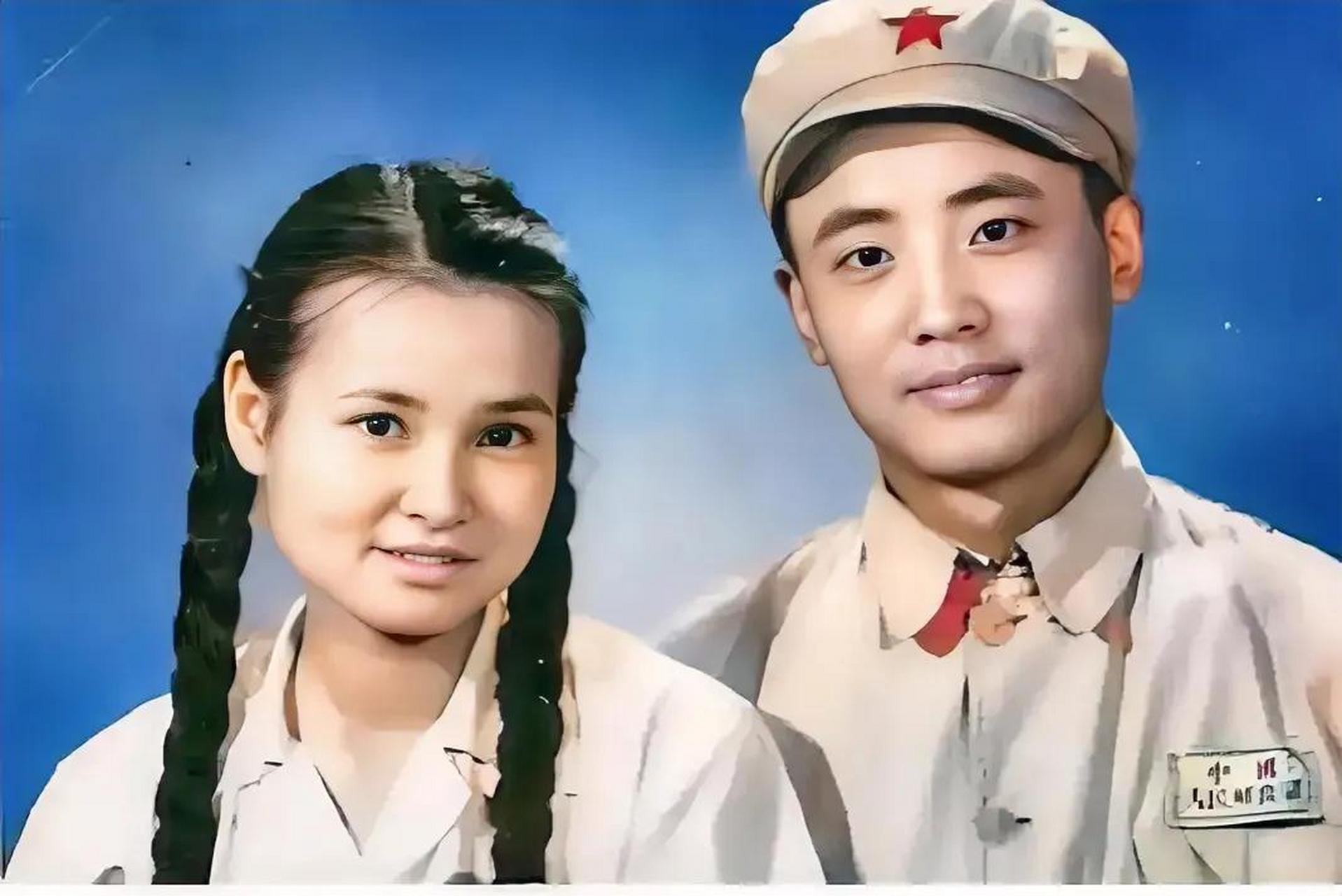 在五十年代林徽因的女儿梁再冰与女婿于杭举行了一场盛大的婚礼.