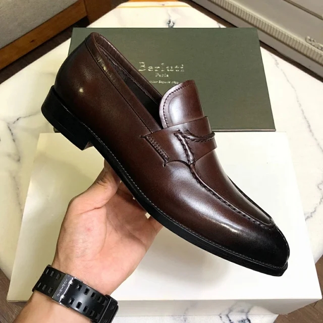 伯尔鲁帝猛牛皮鞋
