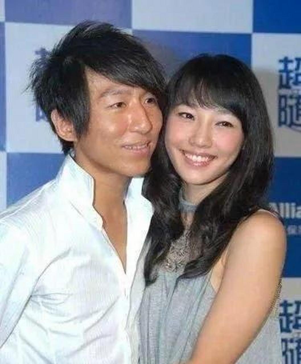 gif创作人# 一次陈羽凡在节目中和妻子白百合说:"你当初要孩子,害怕