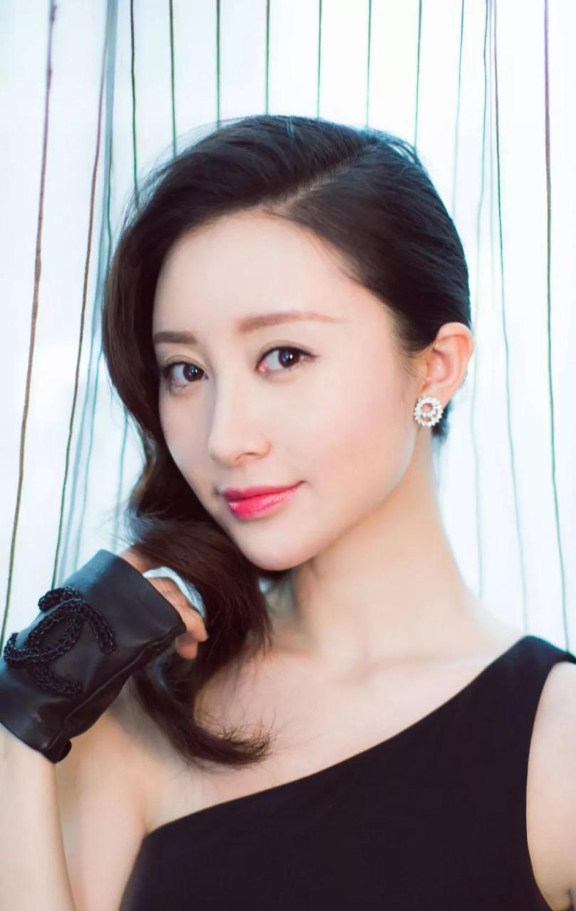 美女明星舒畅高清写真美图,优雅大方,性感动人 美女明星舒畅高清写真