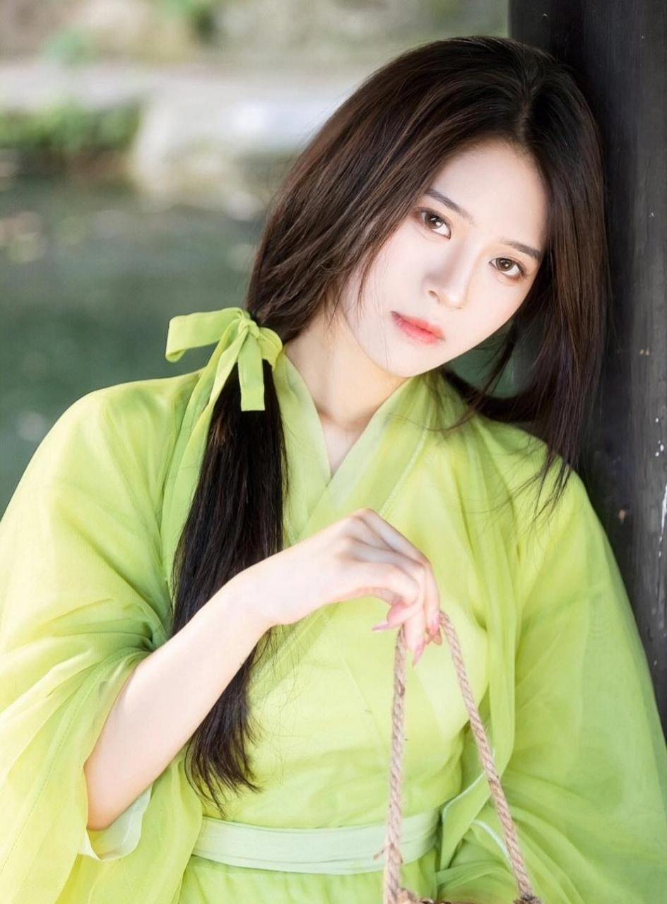 被神明眷恋的清新脱俗美少女