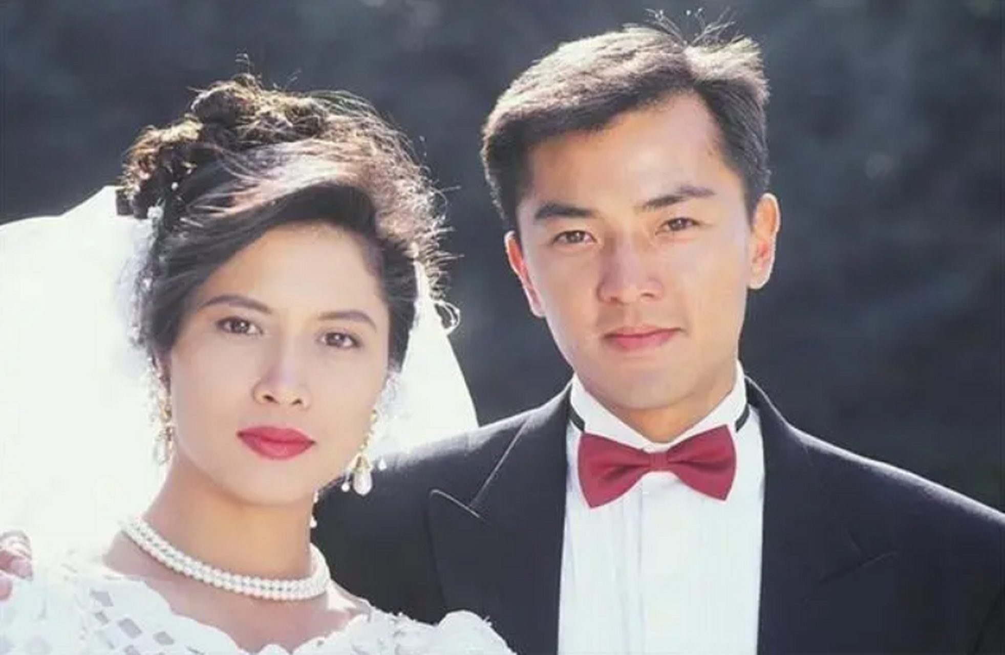 恋爱7年,梁咏琪为了给郑伊健一个惊喜,花费近100万元订下豪华教堂