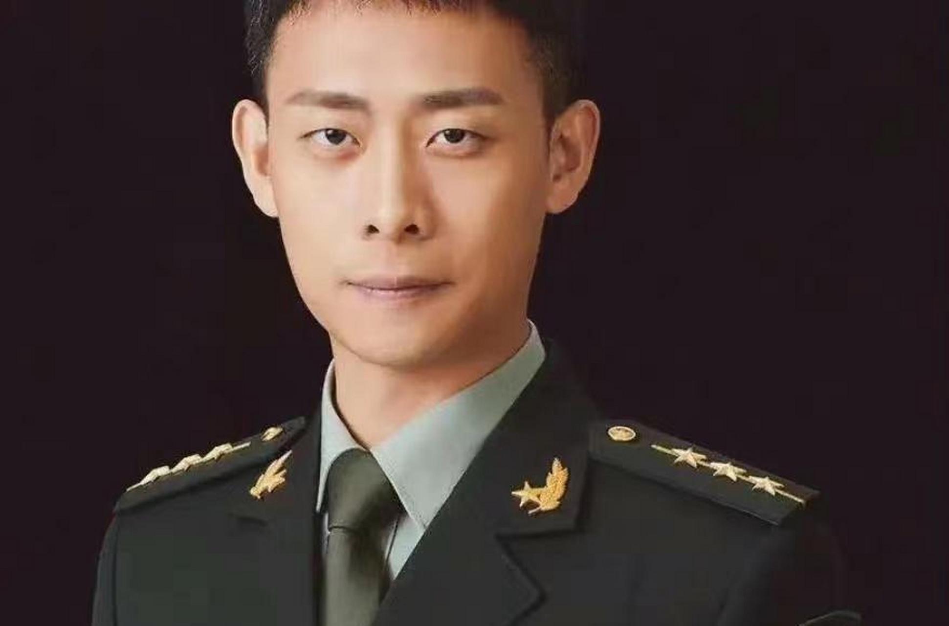 张译原来是退役军人,终于明白他刻意不上综艺的原因了,虽然退役但是