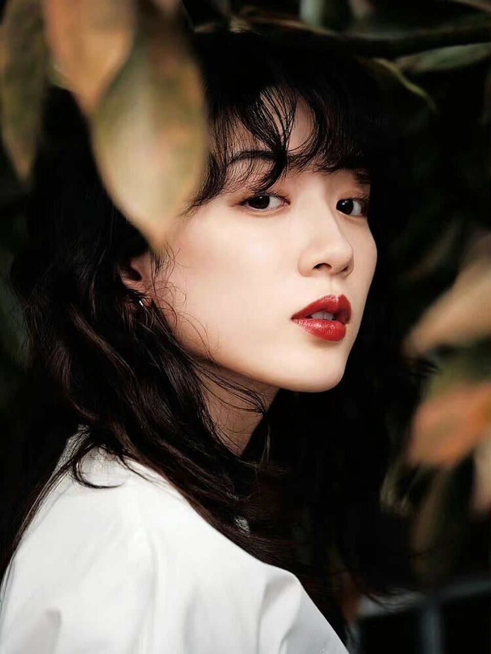 在这个金秋时节,让我们一起欣赏永野芽郁的秋色系造型,感受她所带来