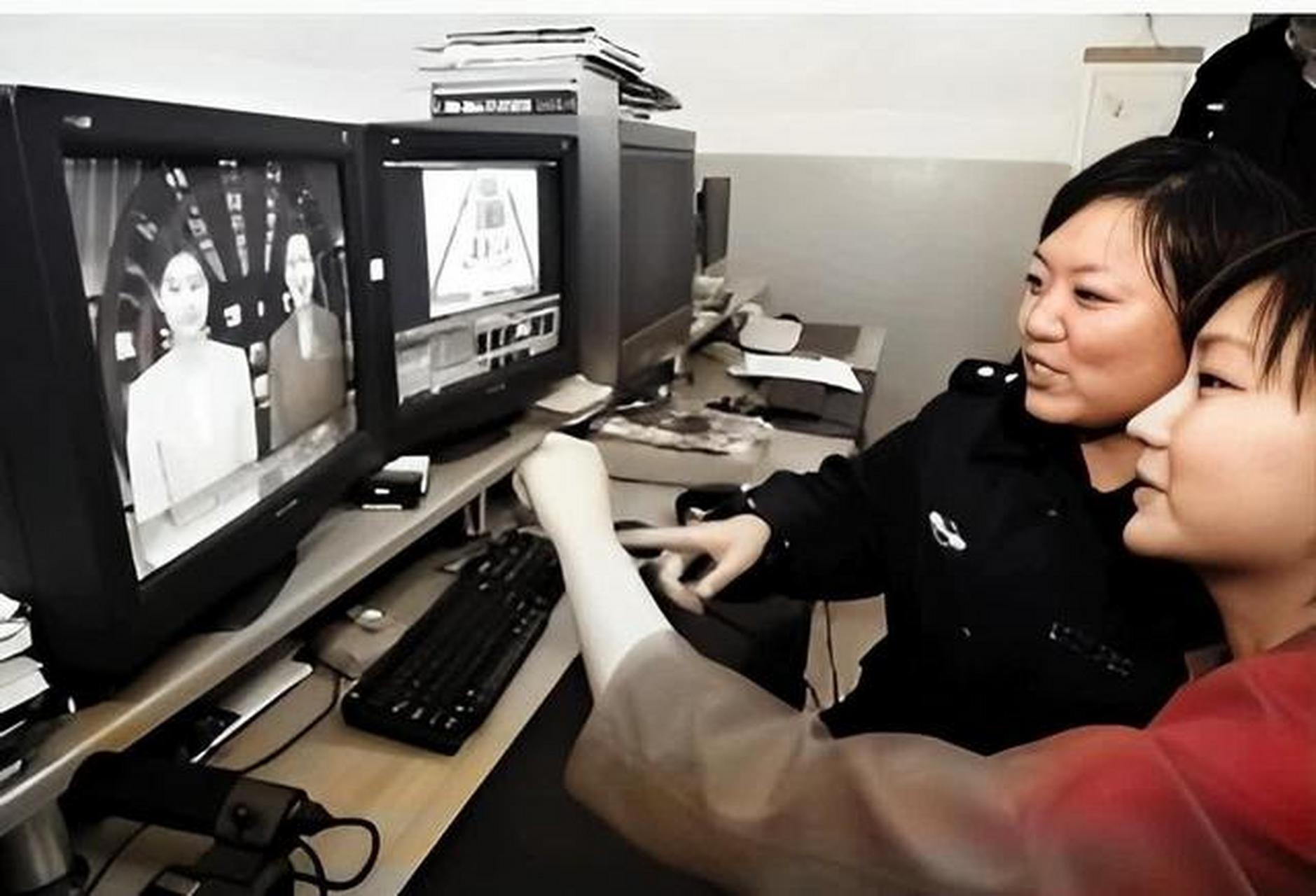 2009年,19岁模特张笑,因诈骗320余万被判10年,受害者包括两名乒乓球国