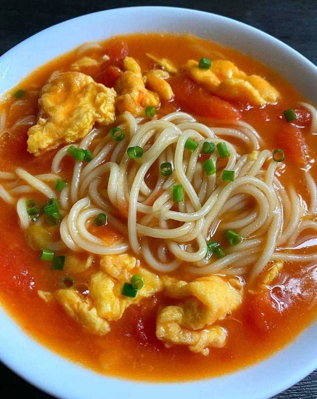 我妈做的番茄鸡蛋面真的是一绝!巨好吃!没忍住炫了三碗!